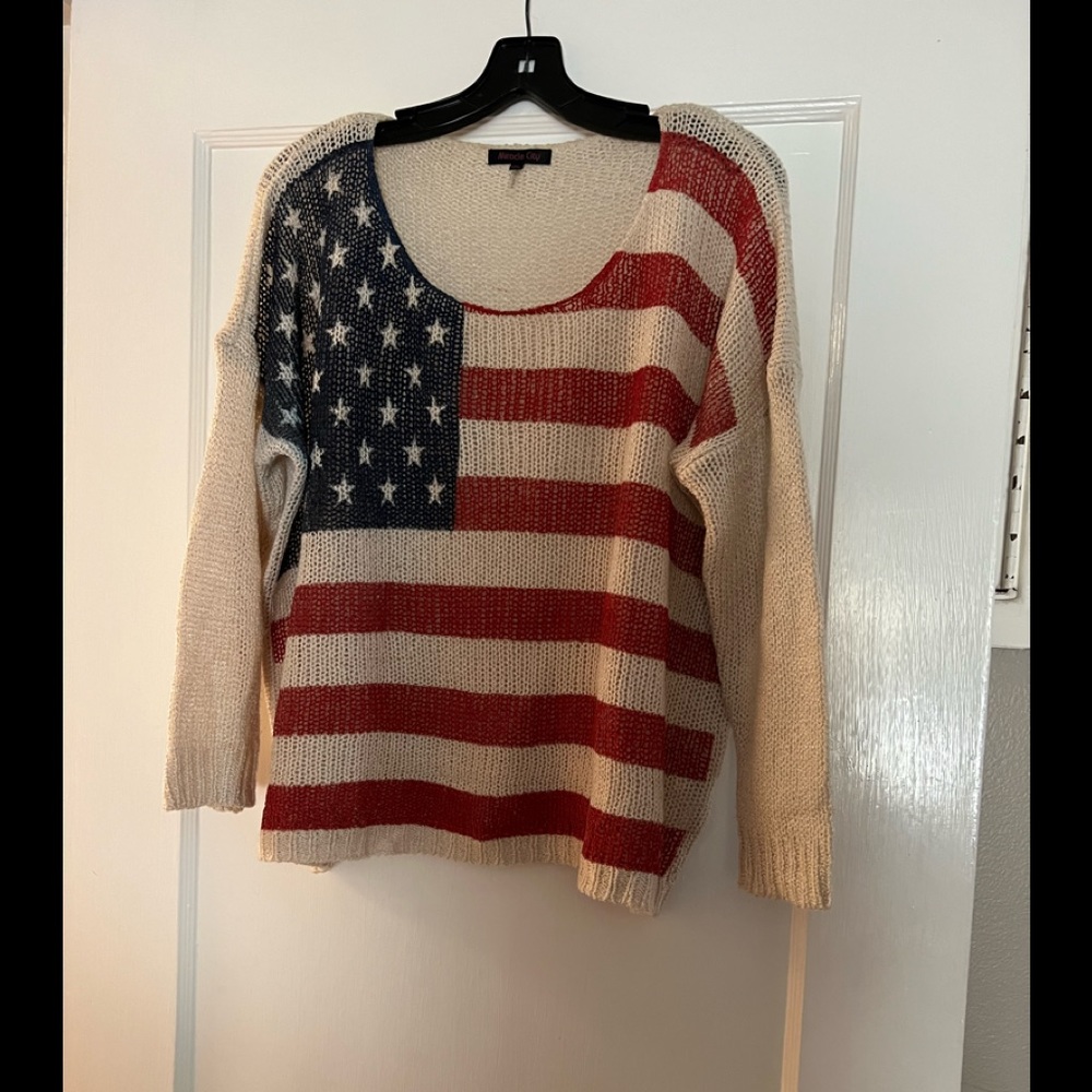 FLAG DESIGN SUMMER SWEATER M/L $15
